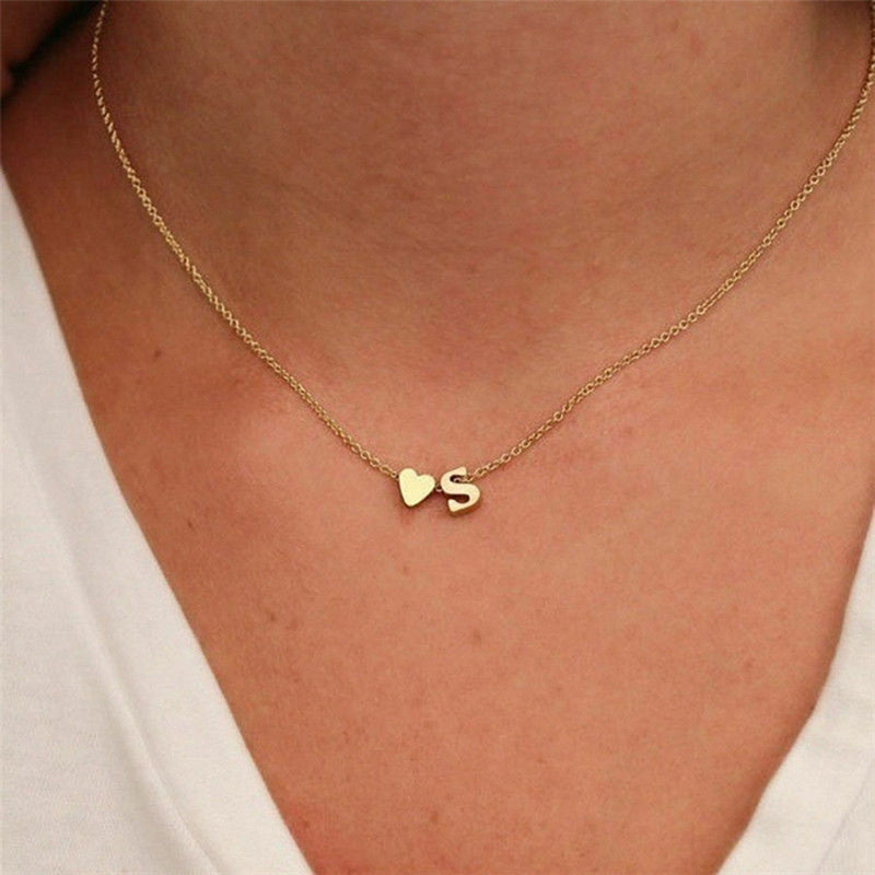 Collier En Or Avec Lettre Initiale Ria