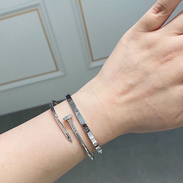 Bracelet Clou Élégant Fin