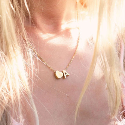 Collier En Or Avec Lettre Initiale Ria